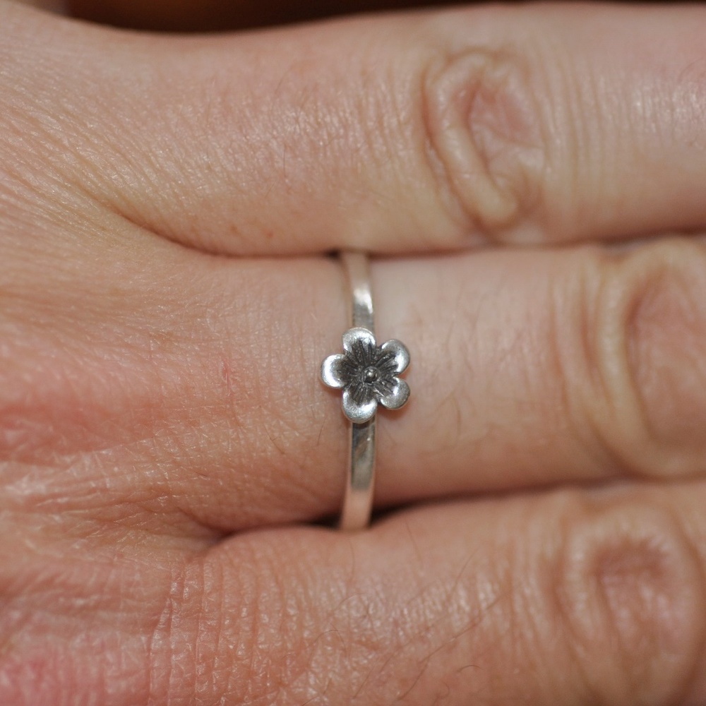 Sterling Silver Stackable Flower Ring - Size 9.25 - image 2